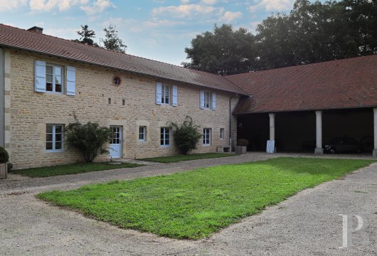 A chateau affiliated with Burgundy's greatest vineyards and permaculture to the south of Beaune - photo  n°2